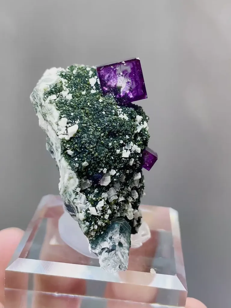 Natural Purple Cubic Fluorite comes from Yaogangxian,Hunan 50*25*40MM - image 3