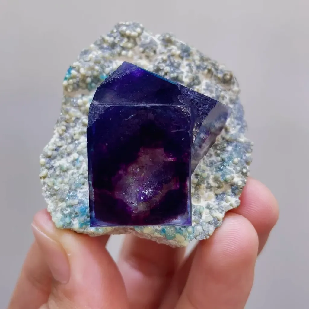 Natural Purple Cubic Fluorite comes from Yindu, Inner Mongolia 40*45*25MM image
