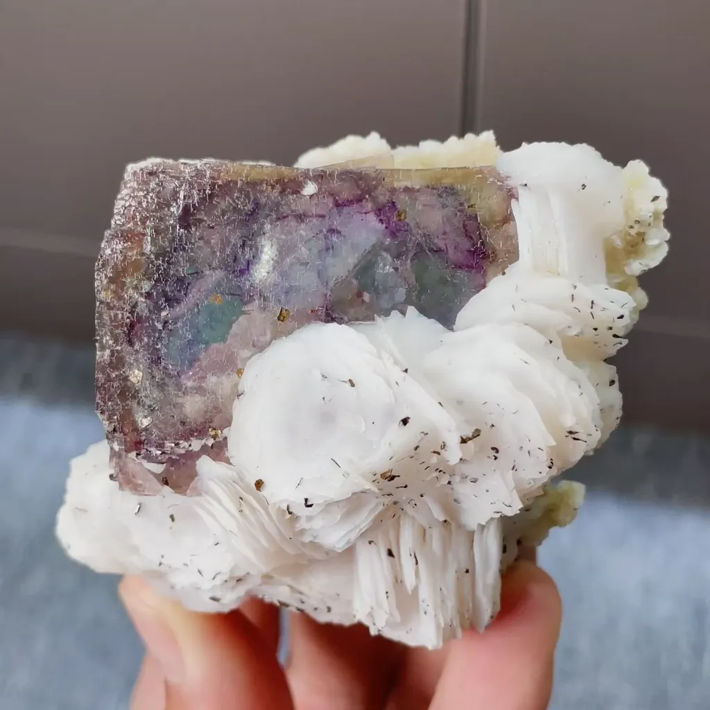 Natural Purple Fluorite and Calcite Symbiosis comes from Yaogangxian,Hunan 65*35*55MM image