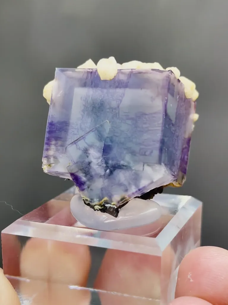 Natural Purple Fluorite and Dolomite coexist comes from Yaogangxian,Hunan 20*20*20MM - image 2