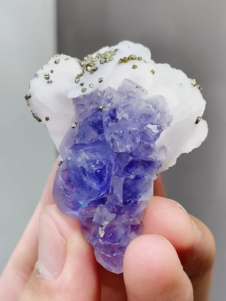 Natural Purple Fluorite and Flaky Calcite coexist comes from Yaogangxian,Hunan 35*50*20MM image