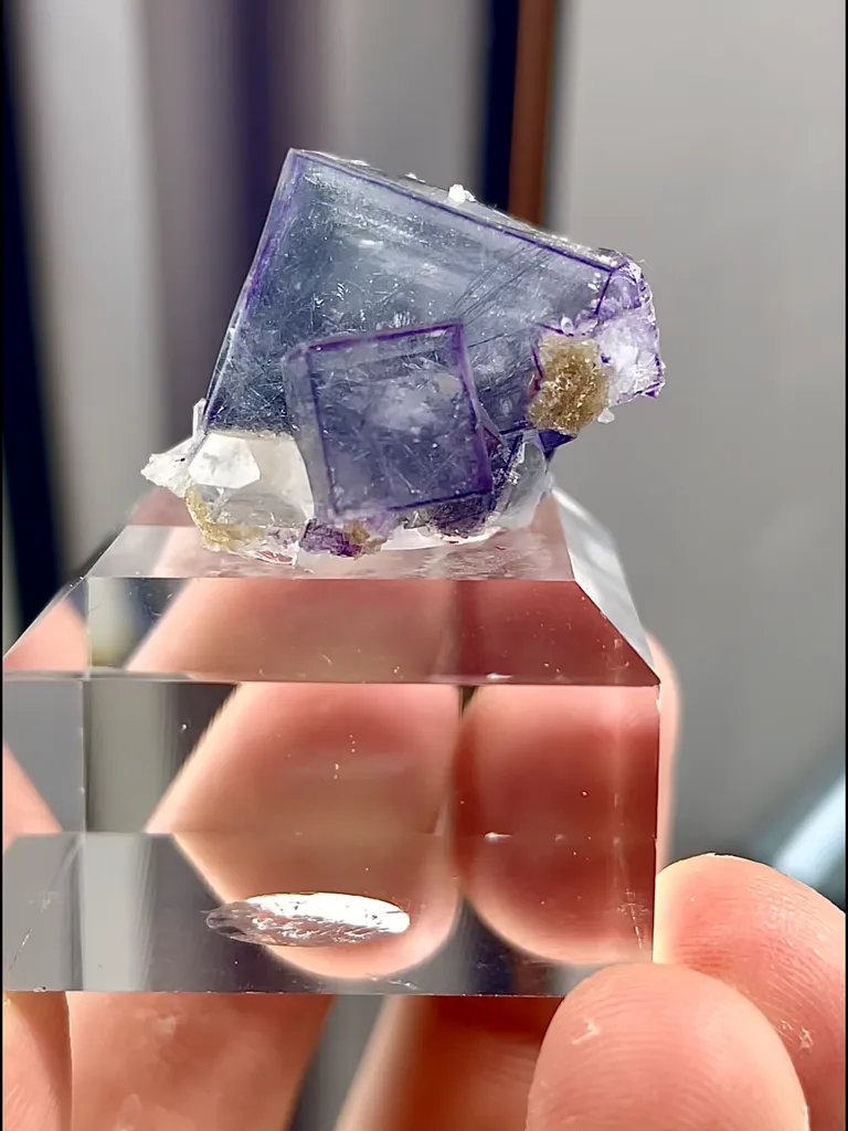 Natural Purple Fluorite and Gray Bismuth Ore Coexist comes from Yaogangxian, Hunan 25*20*15MM - image 6