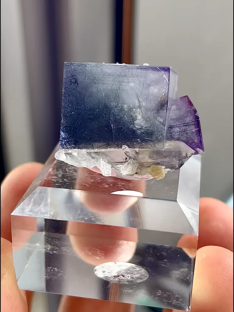 Natural Purple Fluorite and Gray Bismuth Ore Coexist comes from Yaogangxian, Hunan 25*20*15MM - image 4