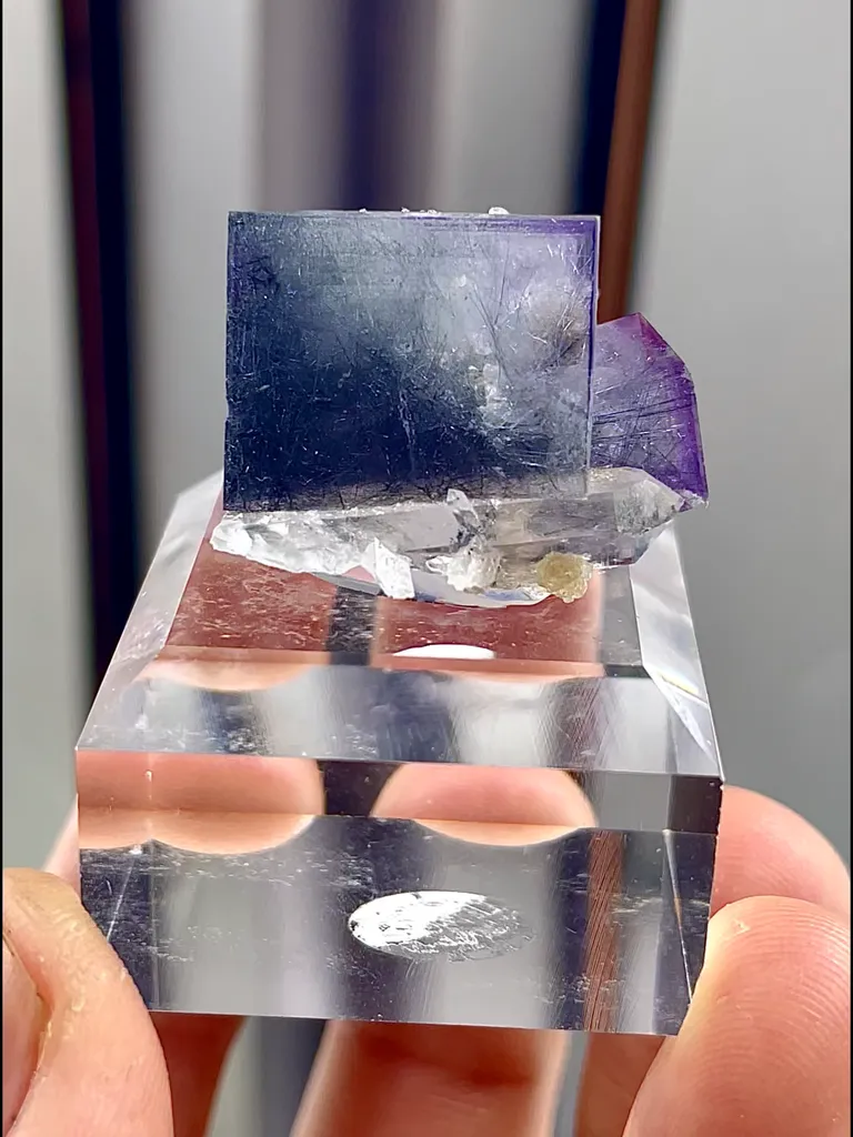 Natural Purple Fluorite and Gray Bismuth Ore Coexist comes from Yaogangxian, Hunan 25*20*15MM - image 2