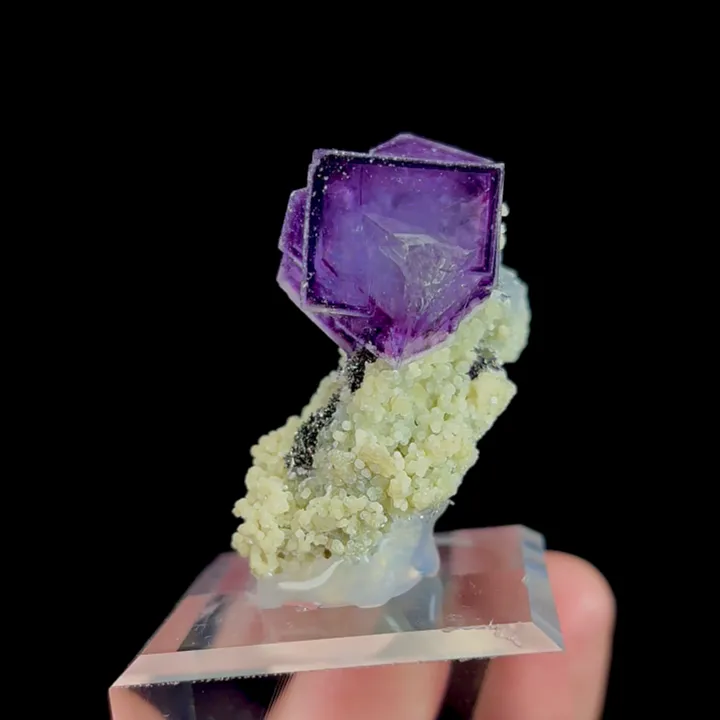 Natural Purple Fluorite and Mica, Mineral Specimen:Yaogangxian,Hunan (30*20*35MM) image