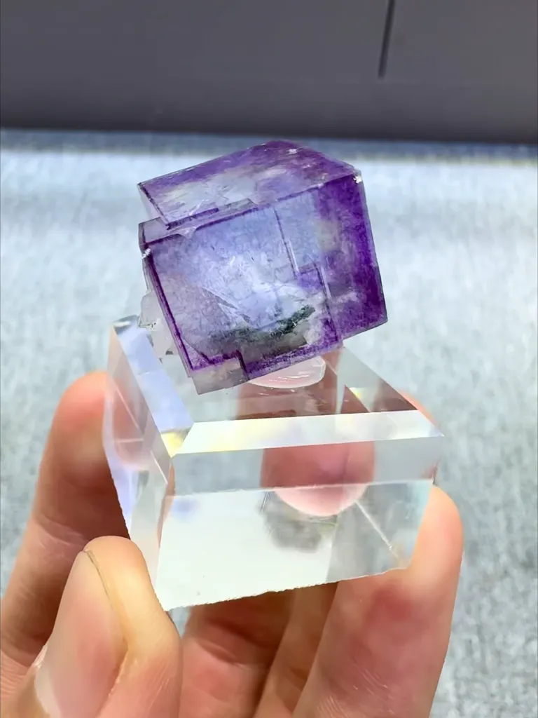 Natural Purple Fluorite and Quartz Coexist comes from Yaogangxian, Hunan 20*20*20MM - image 4