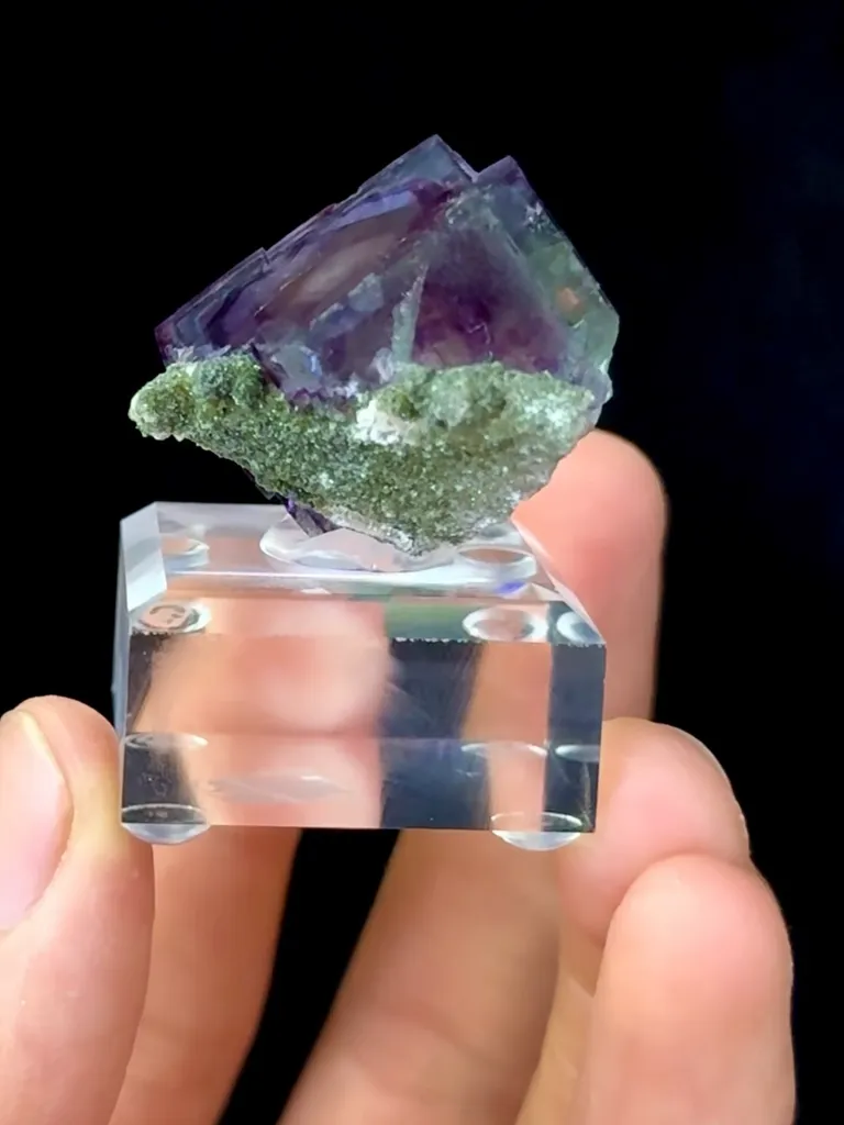 Natural Purple Fluorite and Quartz Coexist comes from Yaogangxian, Hunan 30*30*20MM - image 4