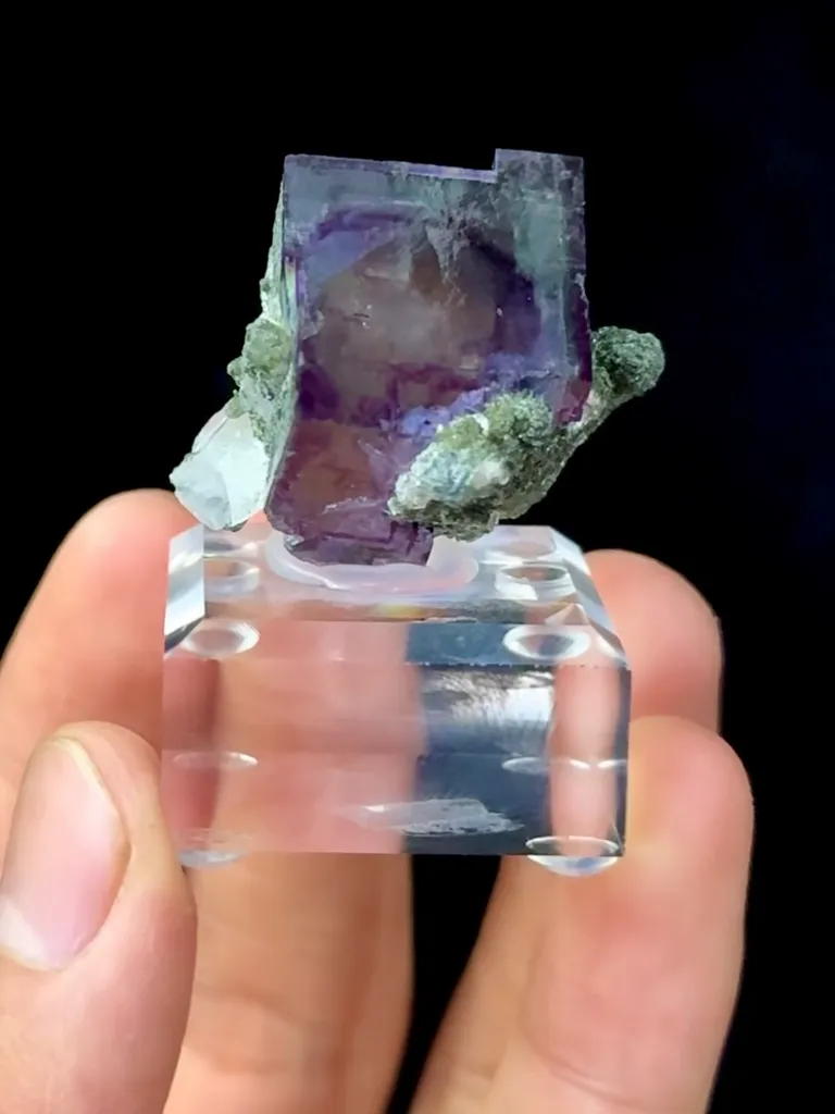 Natural Purple Fluorite and Quartz Coexist comes from Yaogangxian, Hunan 30*30*20MM - image 2
