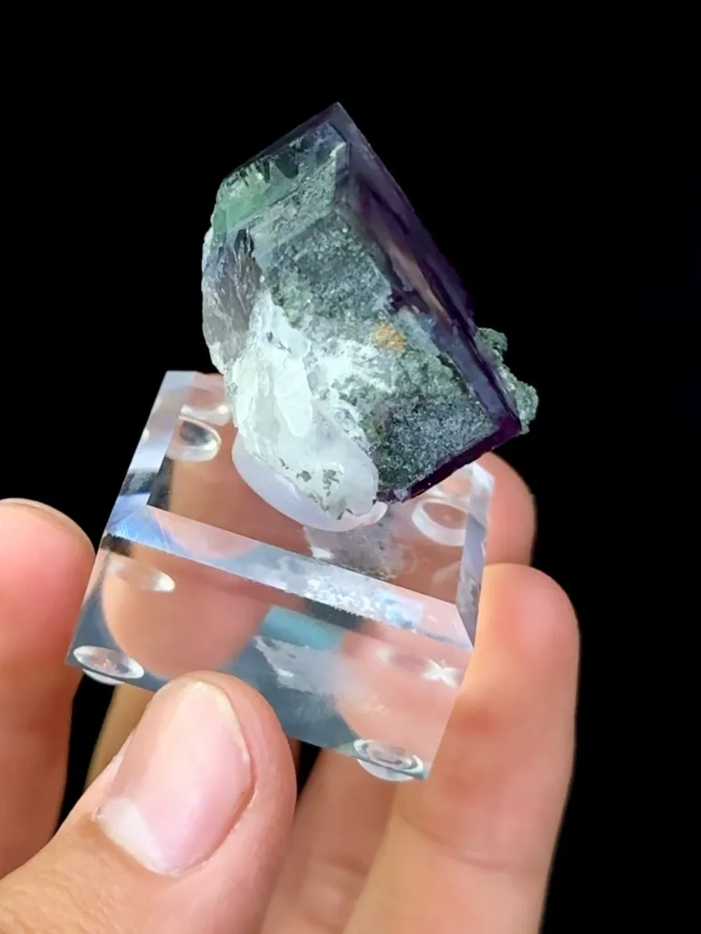 Natural Purple Fluorite and Quartz Coexist comes from Yaogangxian, Hunan 30*30*20MM - image 5