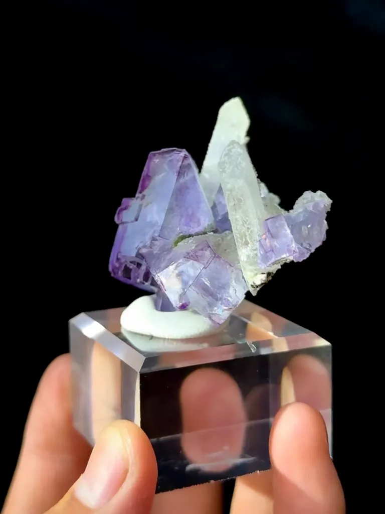 Natural Purple Fluorite and Quartz Coexist comes from Yaogangxian, Hunan 60*25*35MM - image 3