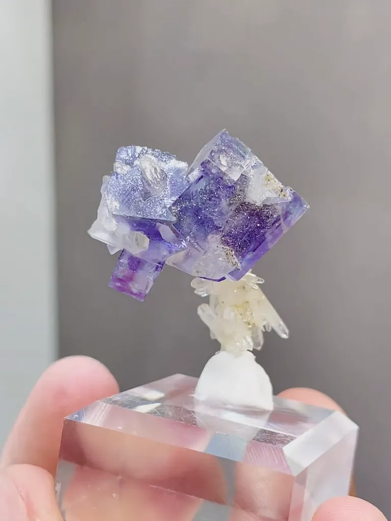 Natural Purple Fluorite and Quartz coexist comes from Yaogangxian,Hunan 25*20*35MM - image 2