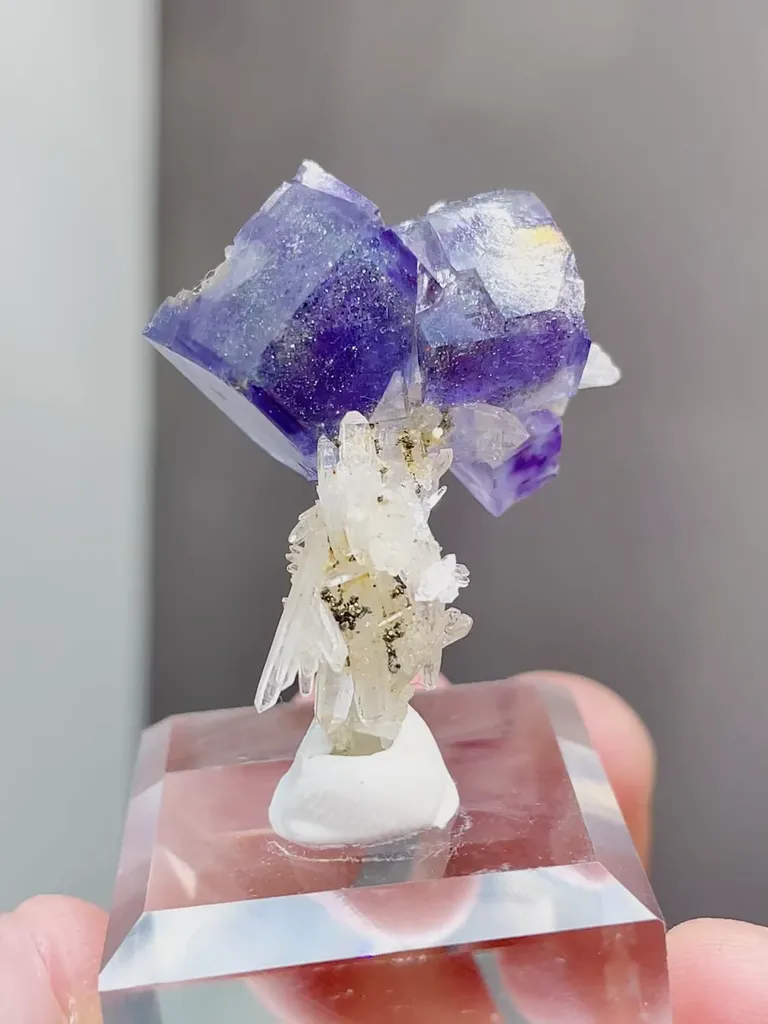 Natural Purple Fluorite and Quartz coexist comes from Yaogangxian,Hunan 25*20*35MM - image 4