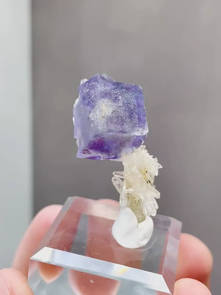 Natural Purple Fluorite and Quartz coexist comes from Yaogangxian,Hunan 25*20*35MM - image 3