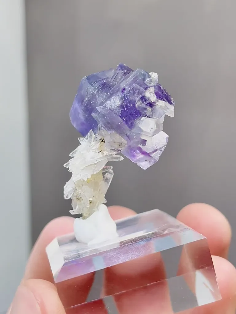 Natural Purple Fluorite and Quartz coexist comes from Yaogangxian,Hunan 25*20*35MM image