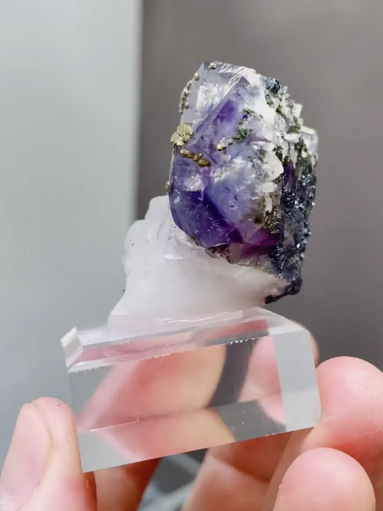 Natural Purple Fluorite and Quartz coexist comes from Yaogangxian,Hunan 30*25*30MM - image 4