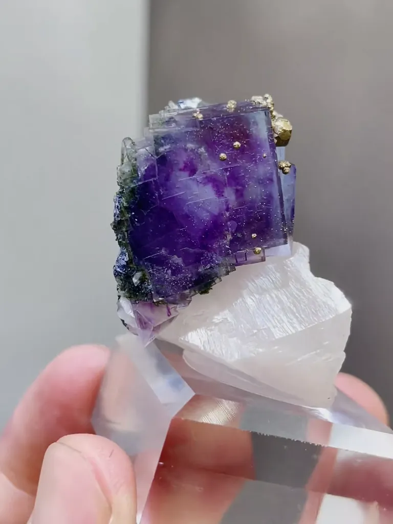 Natural Purple Fluorite and Quartz coexist comes from Yaogangxian,Hunan 30*25*30MM - image 2