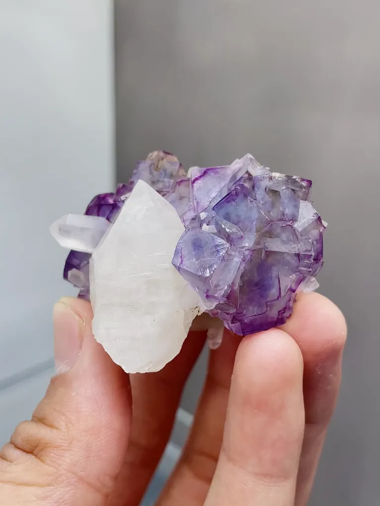 Natural Purple Fluorite and Quartz coexist comes from Yaogangxian,Hunan 50*35*35MM - image 2