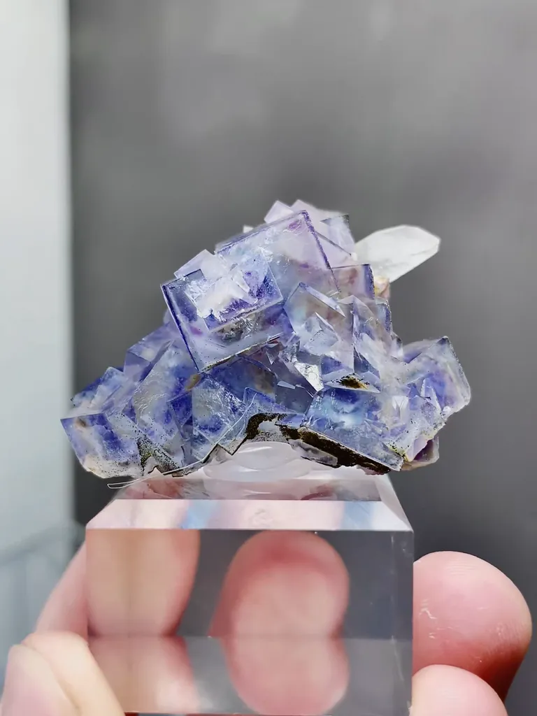 Natural Purple Fluorite and Quartz coexist comes from Yaogangxian,Hunan40*20*35MM - image 3