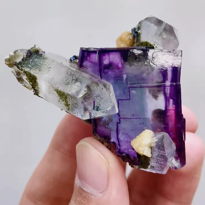 Natural Purple Fluorite and Quartz, Mineral Specimen:Yaogangxian,Hunan (40*50*35MM) - image 2