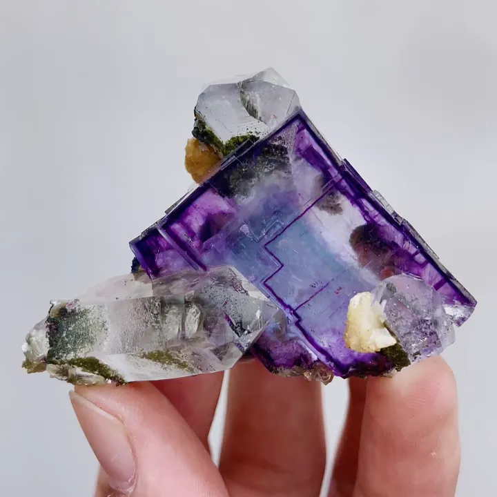 Natural Purple Fluorite and Quartz, Mineral Specimen:Yaogangxian,Hunan (40*50*35MM) image