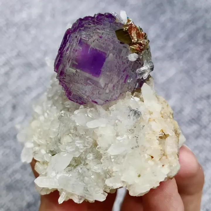 Natural Purple Fluorite and Quartz Symbiosis comes from Shangbao,Hunan 60*60*50MM - image 2