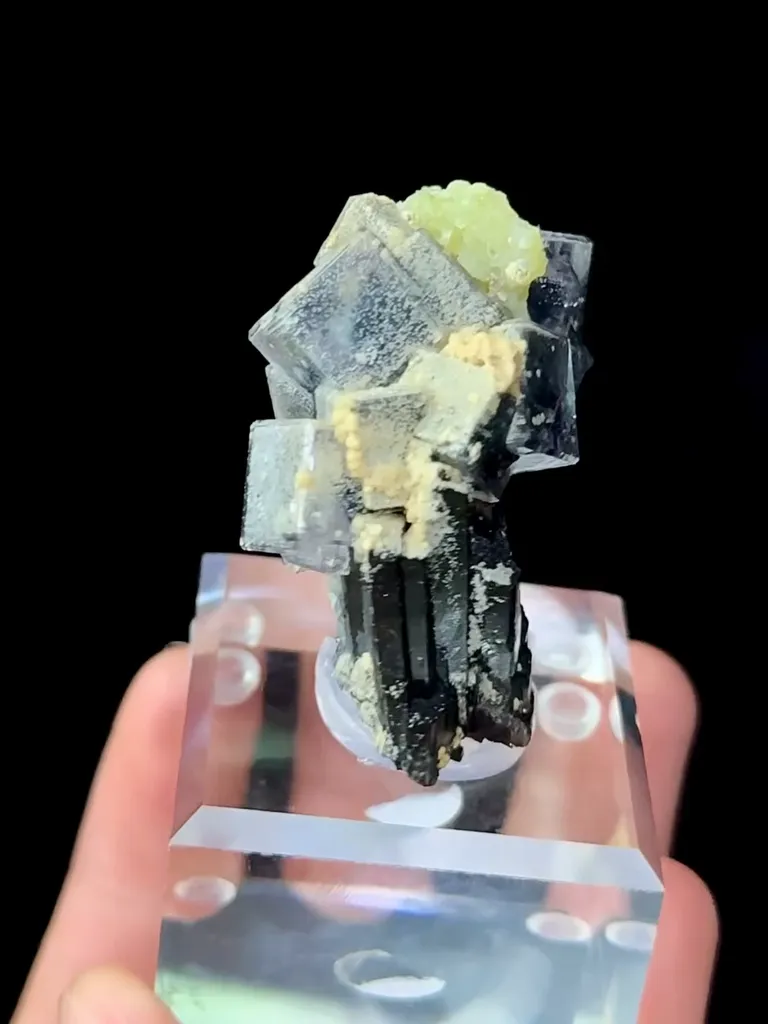 Natural Purple Fluorite and Wolframite Coexist comes from Yaogangxian,Hunan 40*30*35MM - image 4