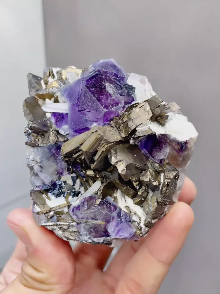 Natural Purple Fluorite coexists with Magnetite comes from Yindu,Inner Mongolia 75*50*60MM - image 2