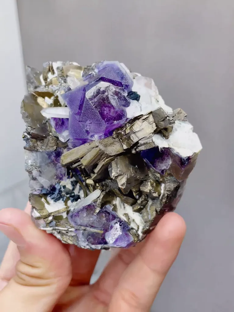 Natural Purple Fluorite coexists with Magnetite comes from Yindu,Inner Mongolia 75*50*60MM - image 6