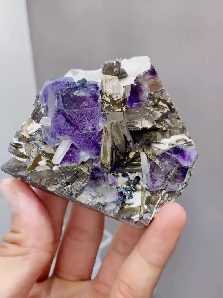 Natural Purple Fluorite coexists with Magnetite comes from Yindu,Inner Mongolia 75*50*60MM - image 4