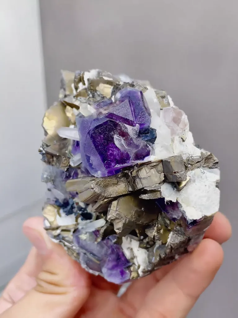 Natural Purple Fluorite coexists with Magnetite comes from Yindu,Inner Mongolia 75*50*60MM - image 3