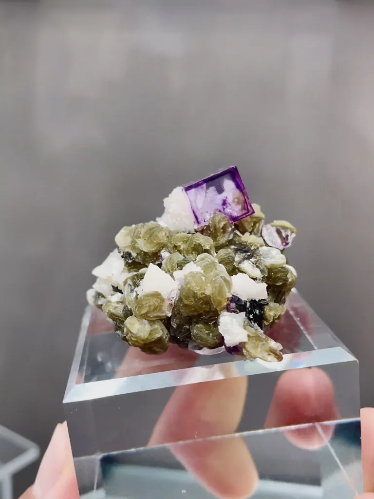Natural Purple Fluorite coexists with Mica and Quartz comes from Yaogangxian,Hunan 55*40*25MM - image 3