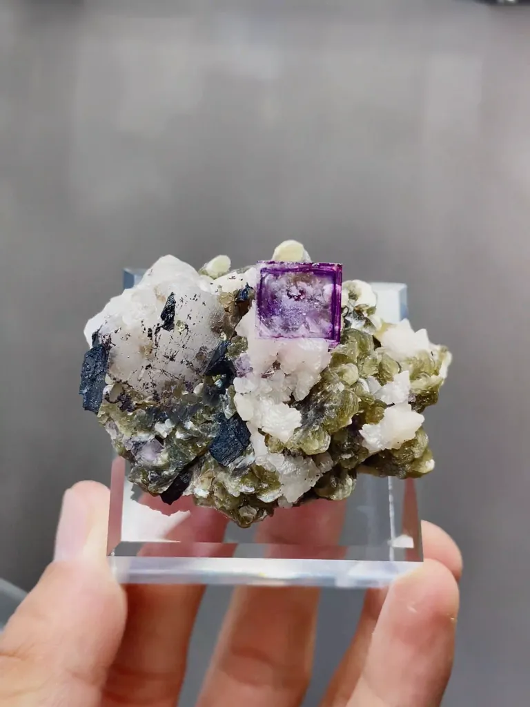 Natural Purple Fluorite coexists with Mica and Quartz comes from Yaogangxian,Hunan 55*40*25MM - image 5