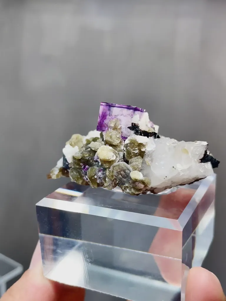 Natural Purple Fluorite coexists with Mica and Quartz comes from Yaogangxian,Hunan 55*40*25MM - image 4