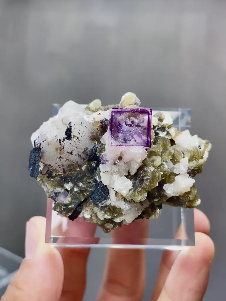 Natural Purple Fluorite coexists with Mica and Quartz comes from Yaogangxian,Hunan 55*40*25MM - image 2