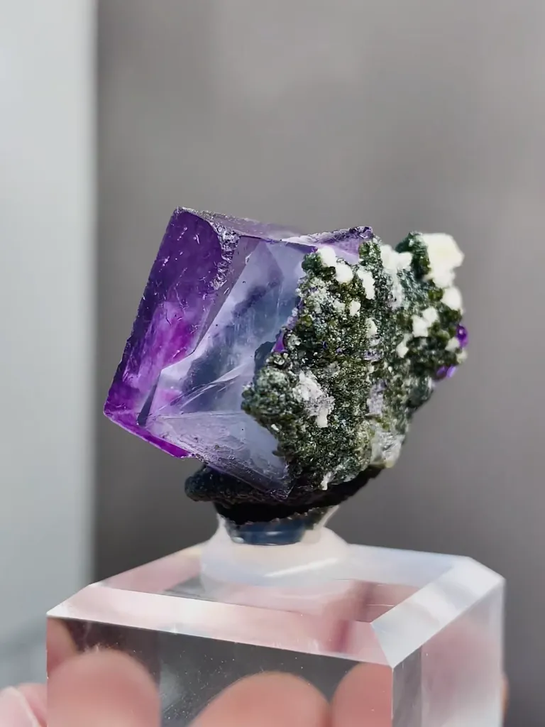Natural Purple Fluorite comes from Yaogangxian,Hunan 25*20*20MM - image 4