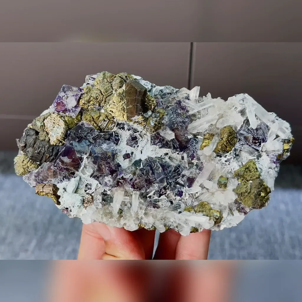 Natural Purple Fluorite with Quartz and Arsenopyrite Symbiosis comes from Yaogangxian,Hunan 110*70*30MM image