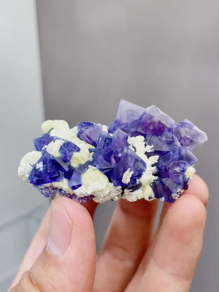 Natural Purple Octahedral Fluorite and Mica coexist comes from Yindu,Inner Mongolia 55*25*35MM - image 3