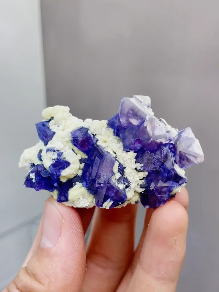 Natural Purple Octahedral Fluorite and Mica coexist comes from Yindu,Inner Mongolia 55*25*35MM - image 4
