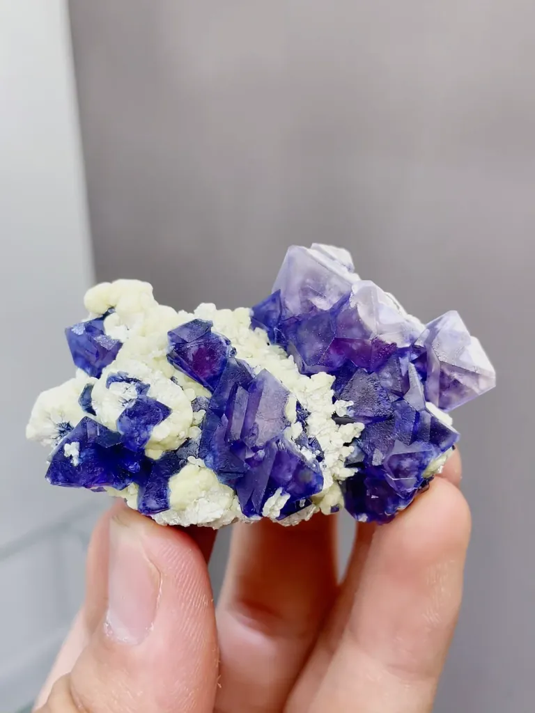 Natural Purple Octahedral Fluorite and Mica coexist comes from Yindu,Inner Mongolia 55*25*35MM image