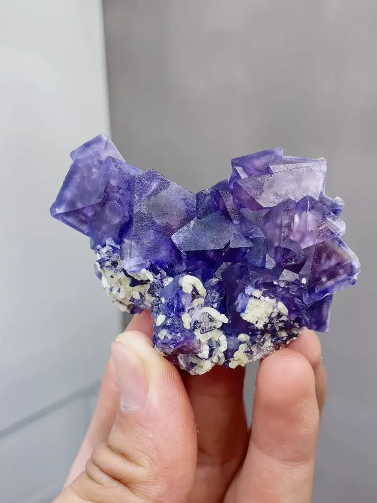 Natural Purple Octahedral Fluorite coexists with Mica comes from Yindu,Inner Mongolia 65*25*50MM - image 4