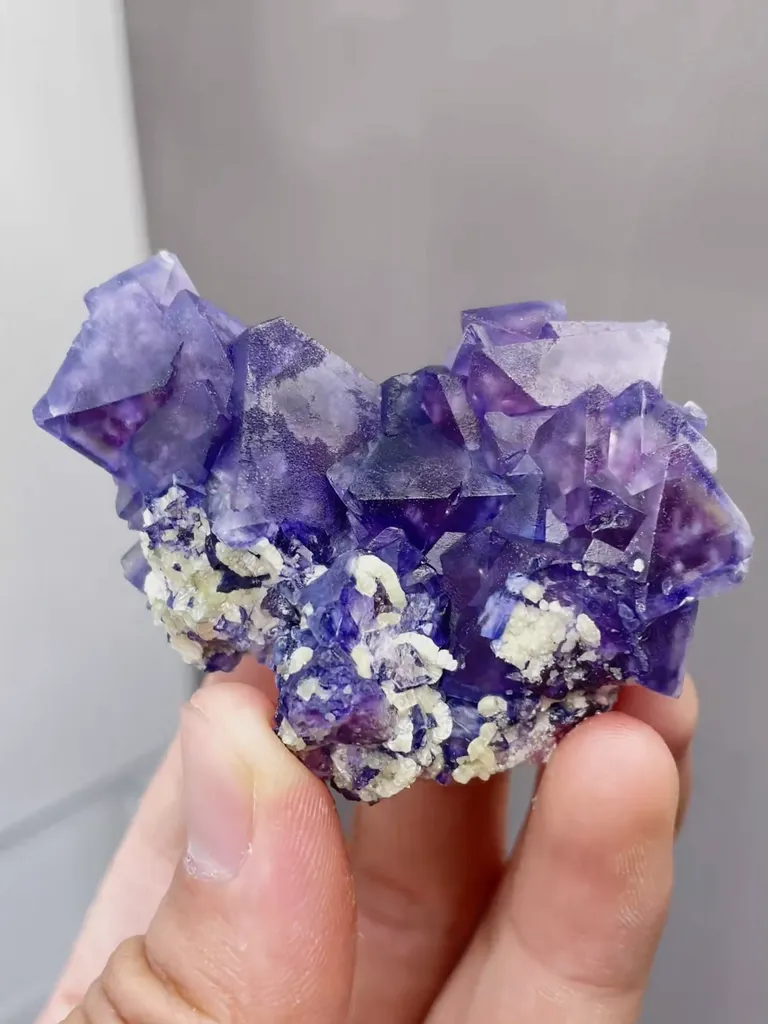 Natural Purple Octahedral Fluorite coexists with Mica comes from Yindu,Inner Mongolia 65*25*50MM image
