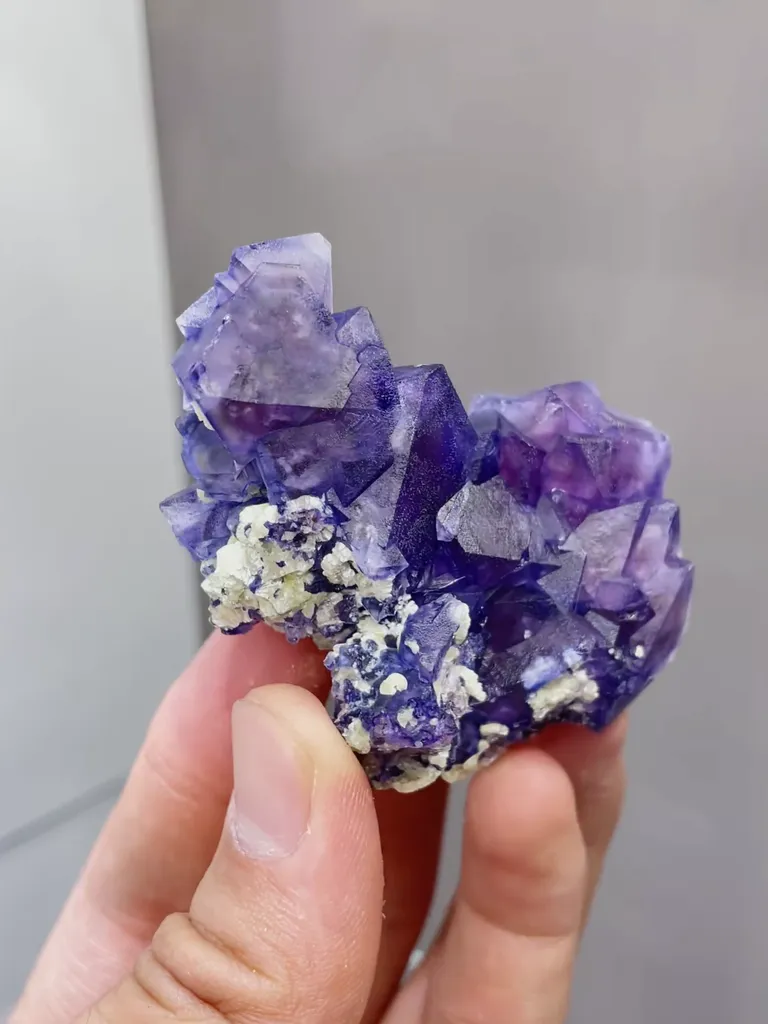 Natural Purple Octahedral Fluorite coexists with Mica comes from Yindu,Inner Mongolia 65*25*50MM - image 2