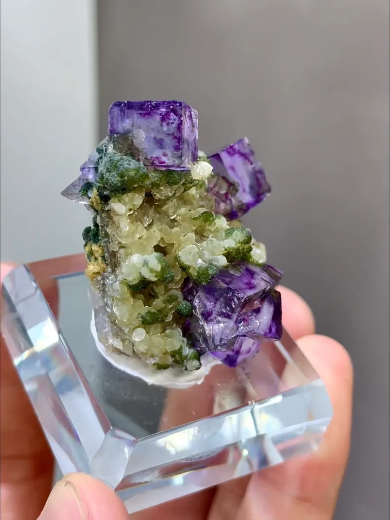 Natural Purple Phantom Fluorite and Calcite Coexist comes from Yaogangxian,Hunan 30*25*30MM - image 2