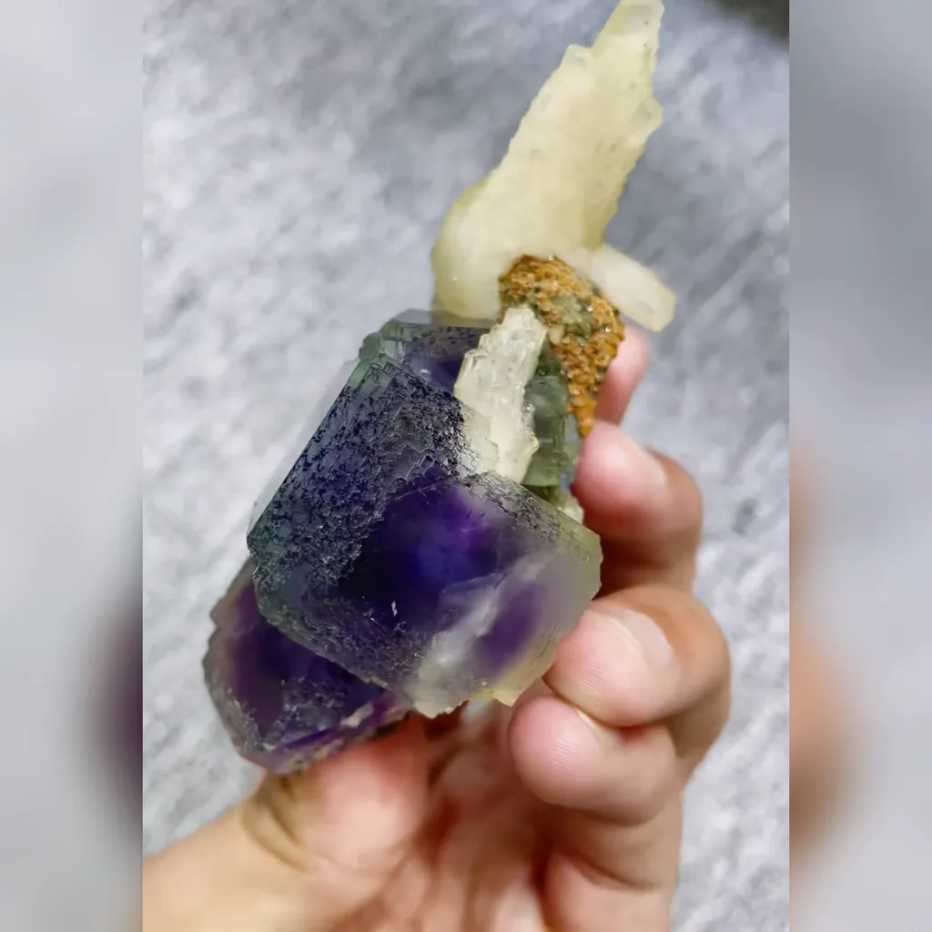 Natural Purple Phantom Fluorite and Calcite Symbiosis comes from Yindu,Inner Mongolia 55*90*35MM - image 2