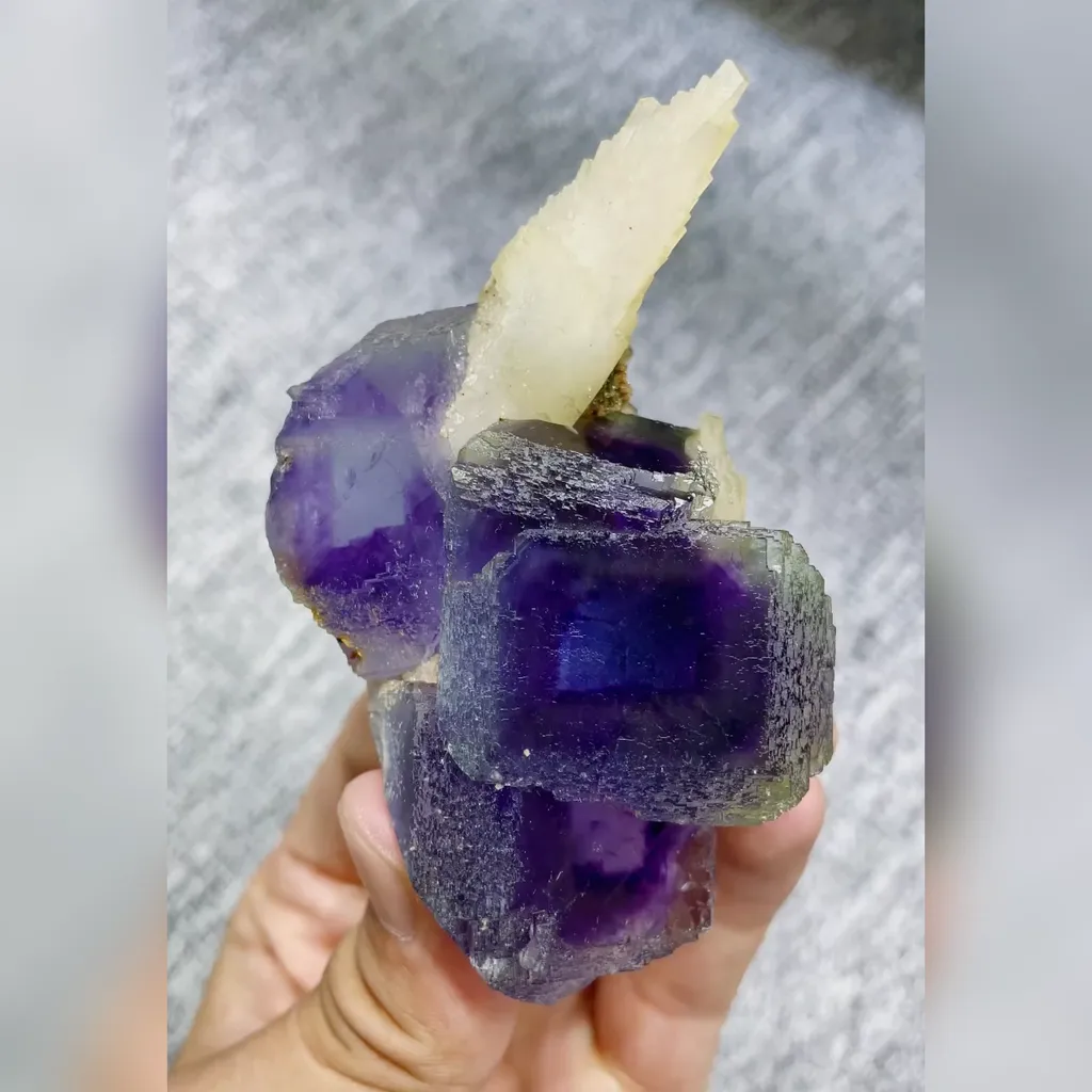 Natural Purple Phantom Fluorite and Calcite Symbiosis comes from Yindu,Inner Mongolia 55*90*35MM image