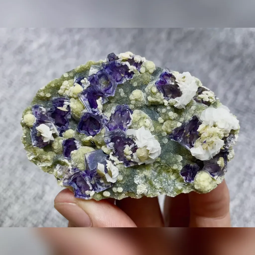 Natural Purple Phantom Fluorite and Flaky Calcite and Mica Symbiosis comes from Yindu,Inner Mongolia 70*45*20MM image