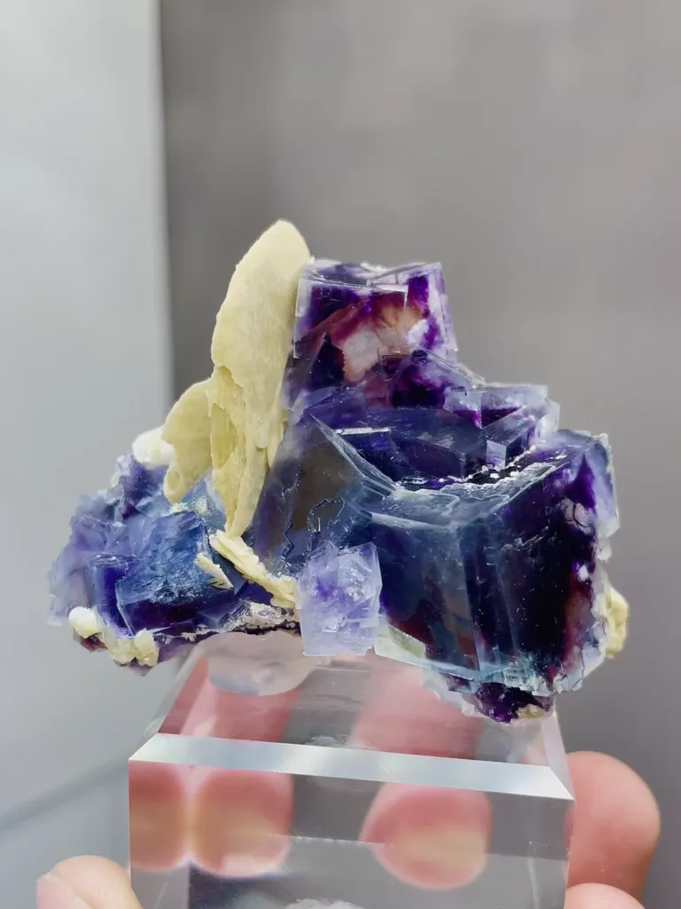Natural Purple Phantom Fluorite and Flaky Calcite coexist comes from Yindu,Inner Mongolia 55*29*45MM image