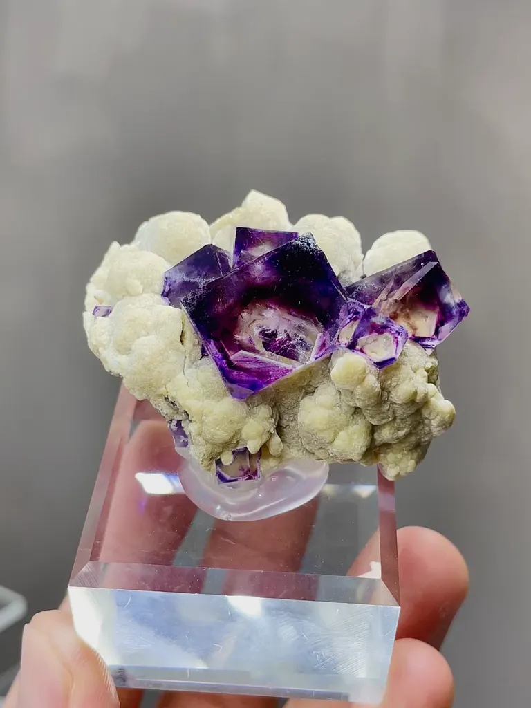 Natural Purple Phantom Fluorite and Mica coexist comes from Yindu，Inner Mongolia 50*30*25MM image