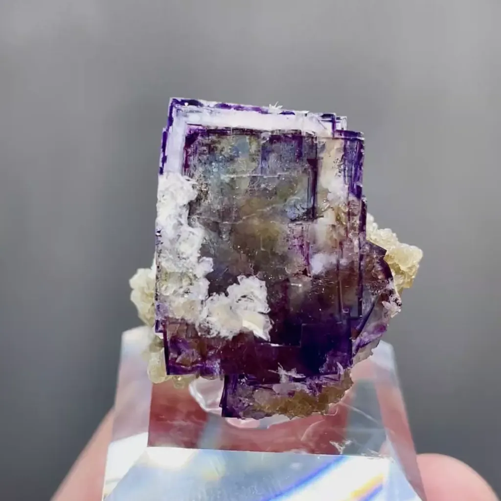 Natural Purple Phantom Fluorite and Mica Symbiosis comes from Yaogangxian,Hunan 25*30*30MM image