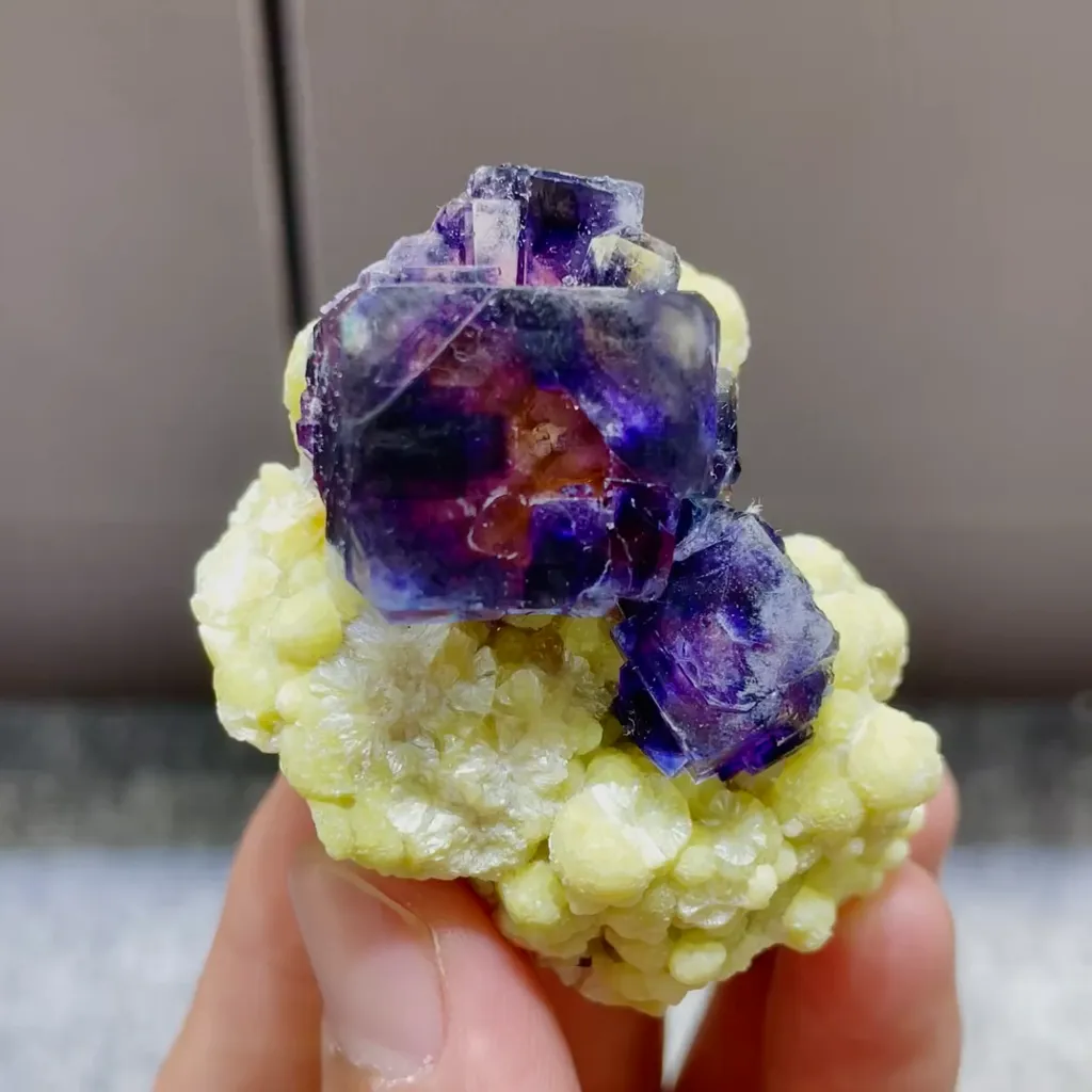 Natural Purple Phantom Fluorite and Mica Symbiosis comes from Yindu, Inner Mongolia 50*30*40MM image